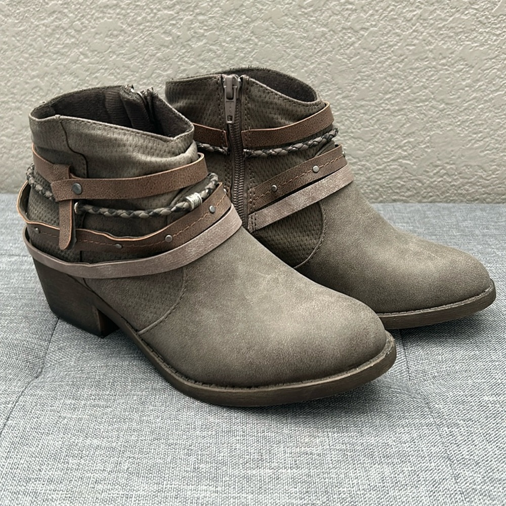 Women’s Booties size 6